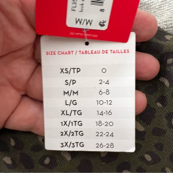 Spanx Look At Me Now Seamless Leggings Olive Green Leopard Womens size M - Picture 8 of 8